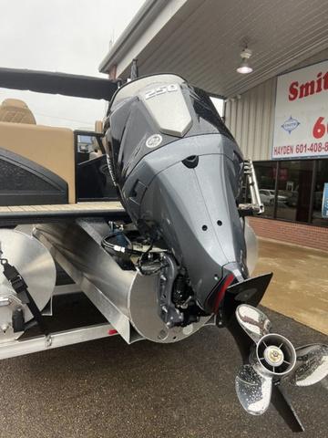 2025 verada VX22RC Luxury Tri-Toon - 8