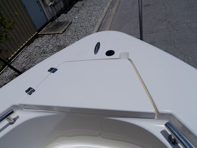 2027 Bulls Bay 230 Center Console - 20