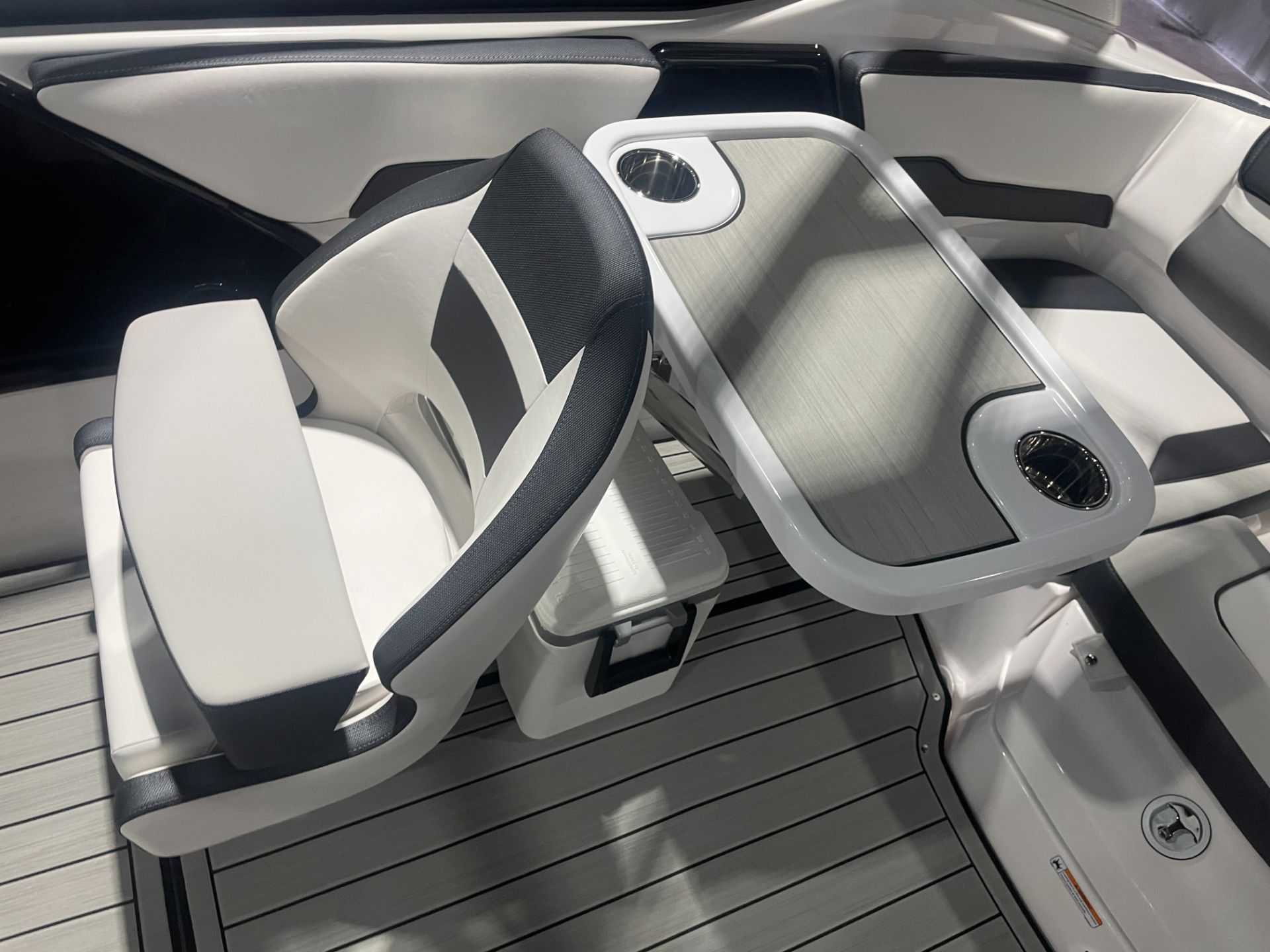 2025 Yamaha Boats 195S - 9