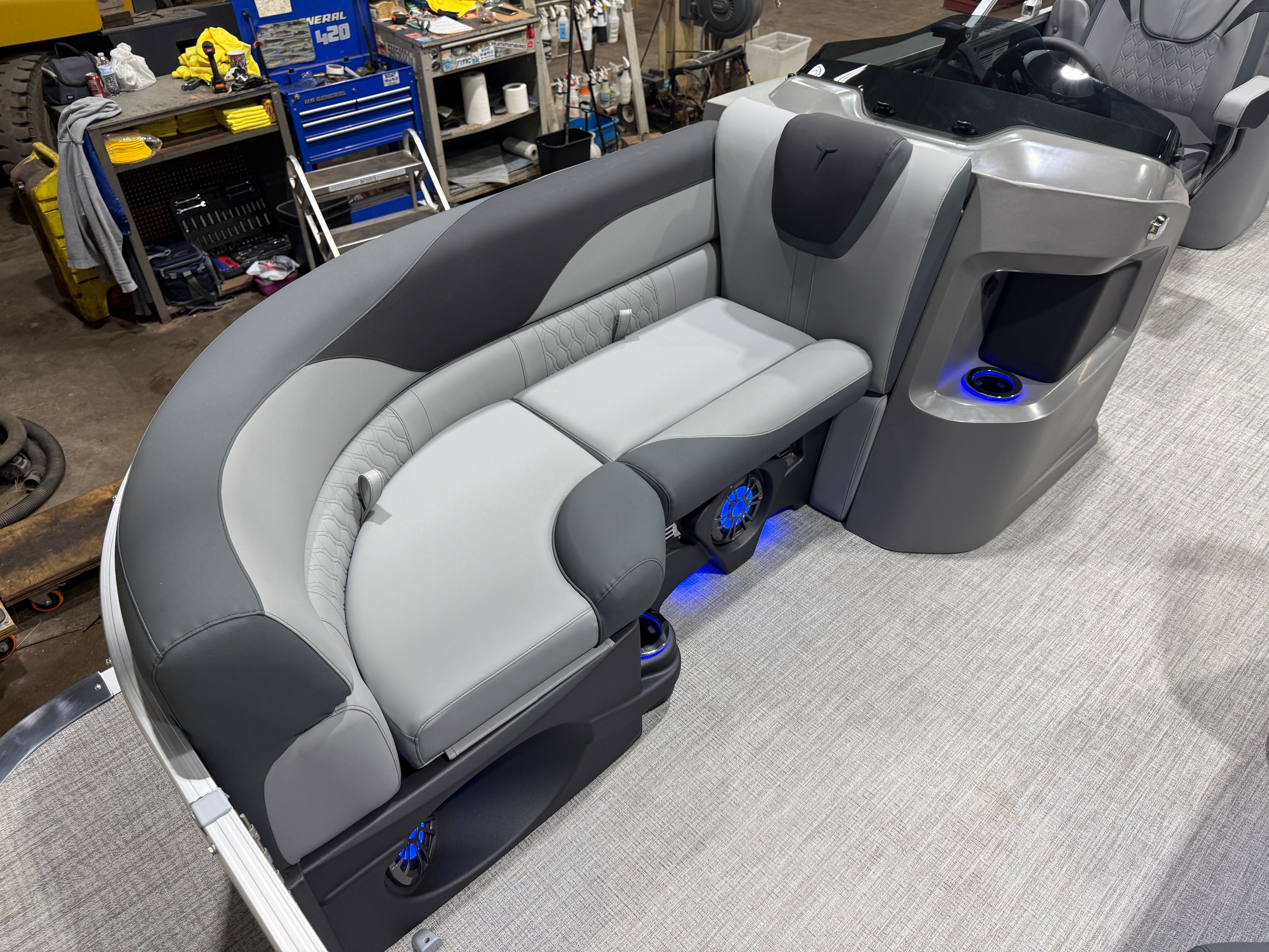 2026 Tahoe LTZ 2385 Quad Lounge Tritoon & Honda 4-Stroke EFI - 8
