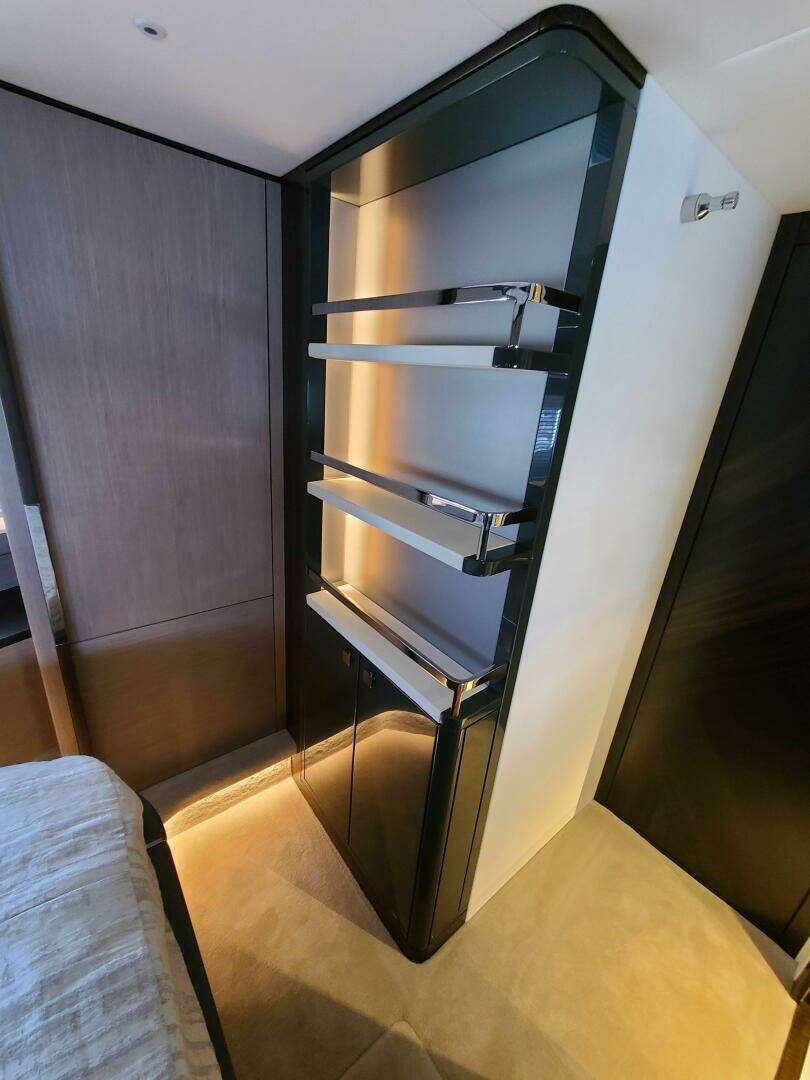2023 Sunseeker 68 Manhattan - Image 33