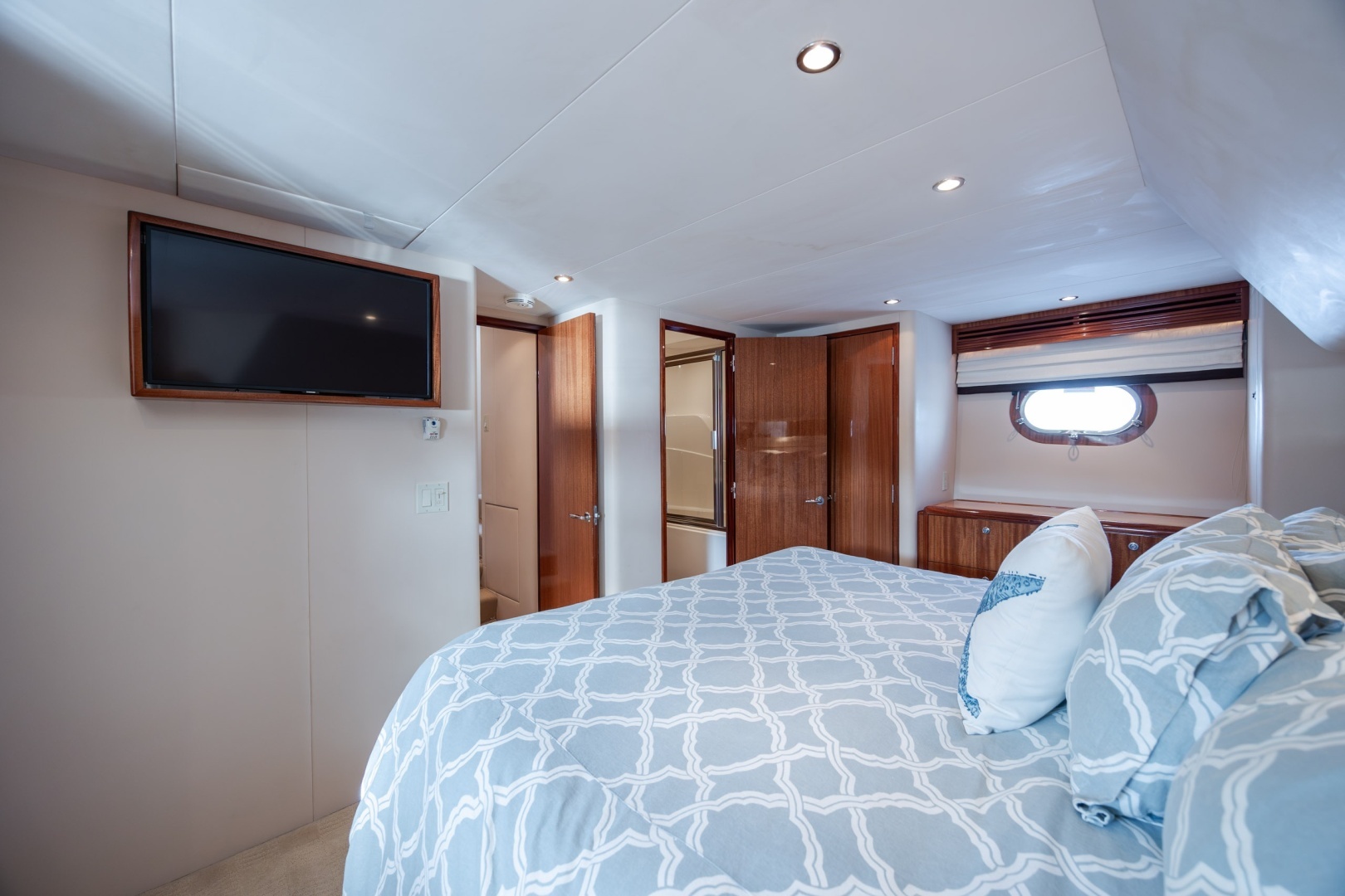 2008 Hatteras Motor Yacht - Image 50