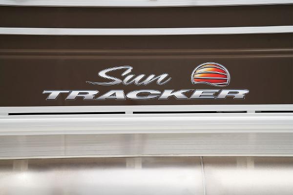 2025 Sun Tracker Sportfish 24 XP3 - 18