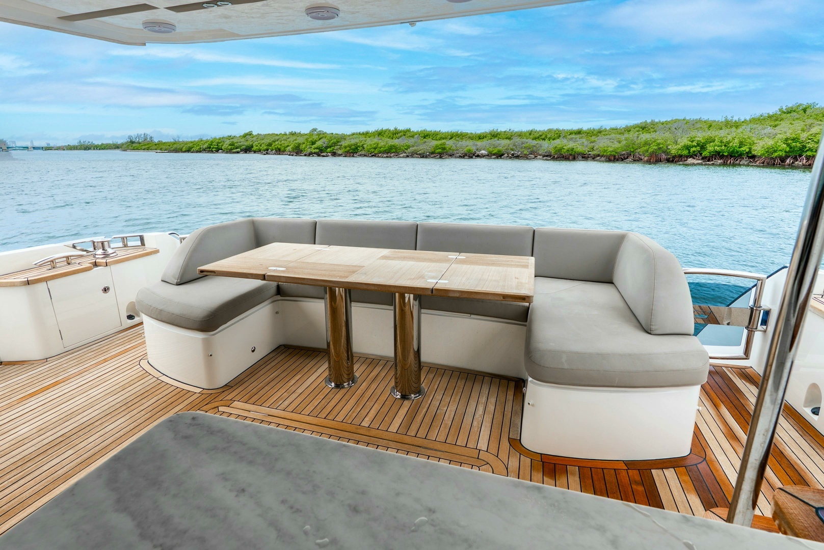 2018 Princess Yachts — - Image 16
