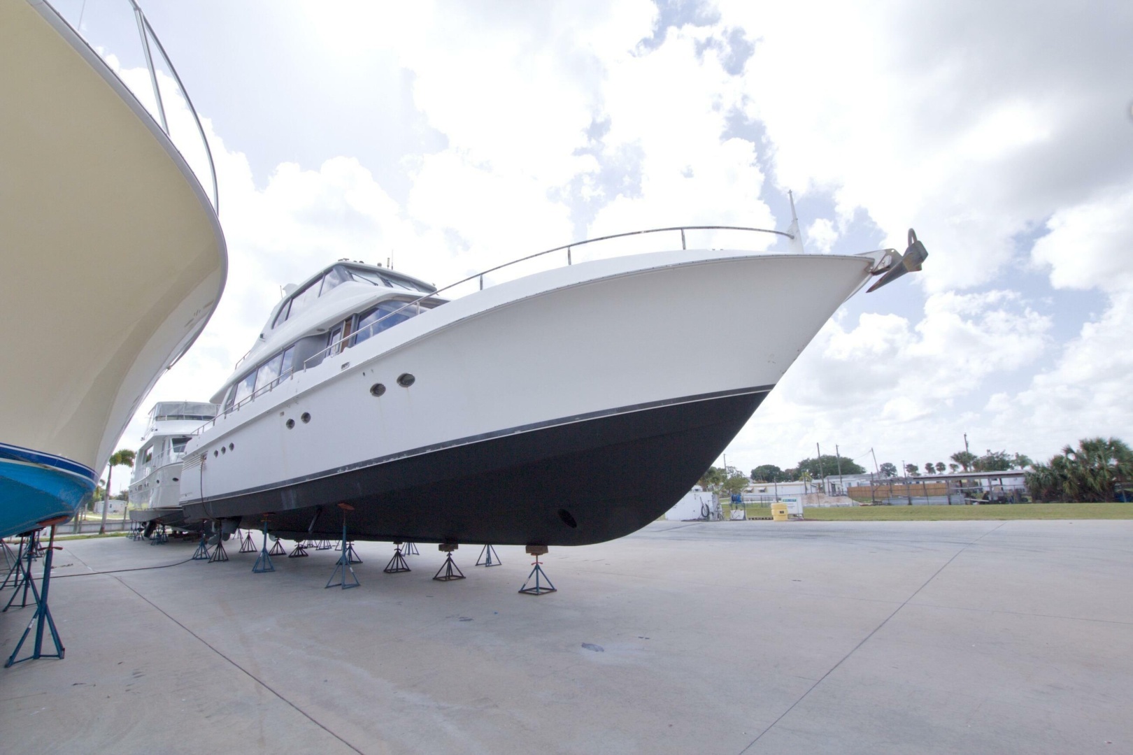 1998 Lazzara Yachts 76 Skylounge Grand Salon - Image 128