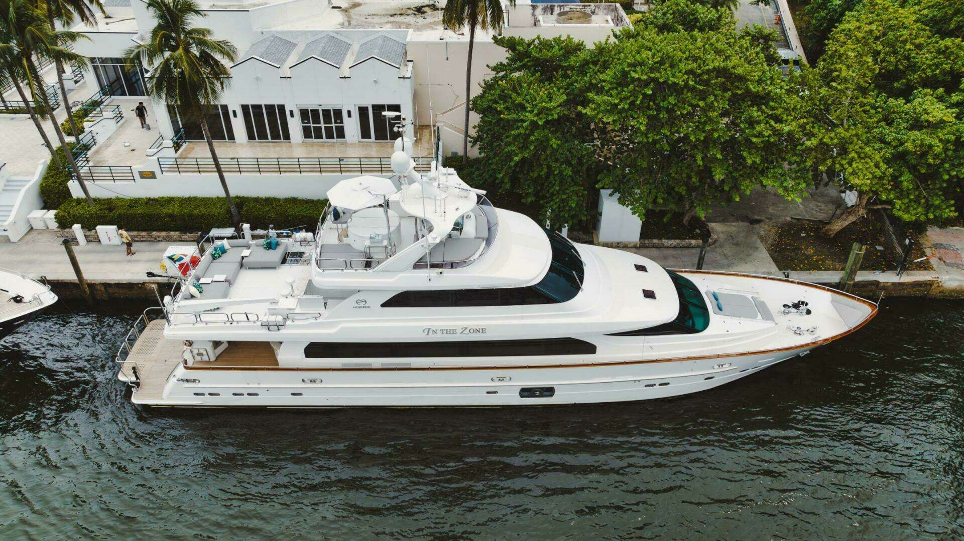 2012 Horizon P110 Tri-Deck - Image 47