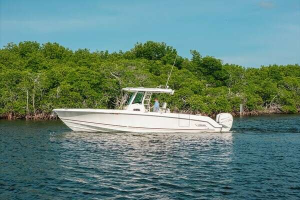 2019 Boston Whaler 330 Outrage