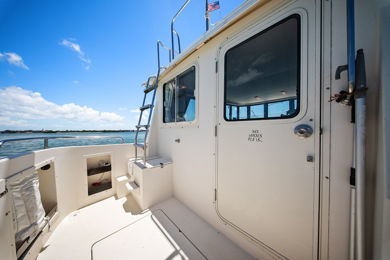 2001 Camano 31 Trawler - 22
