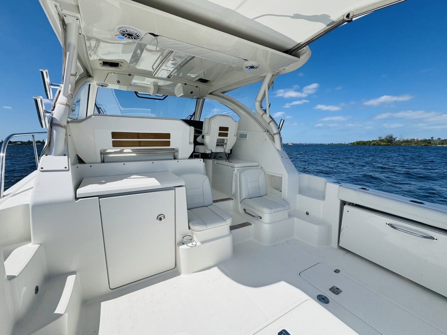 2021 Pursuit OS 355 - Image 19