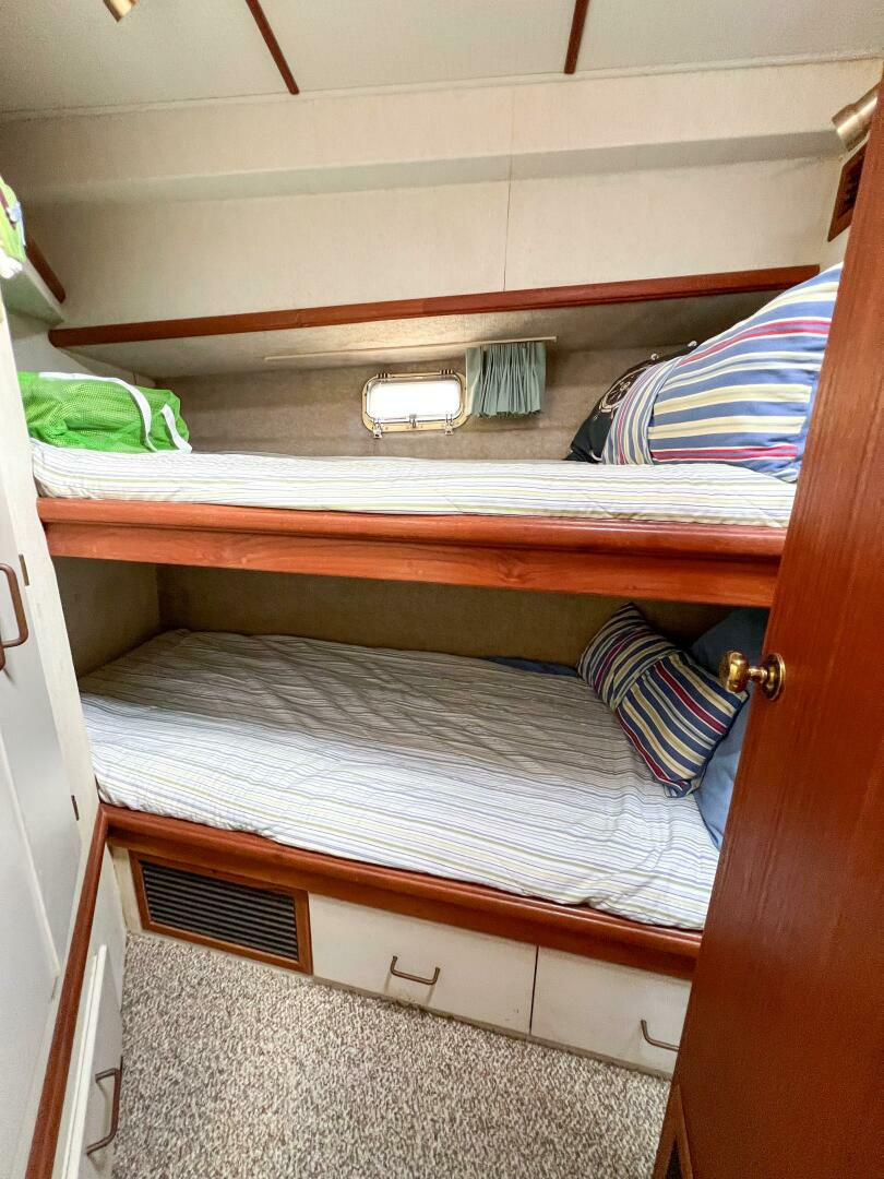 1987 Tollycraft 34 Sedan Sport - Image 39