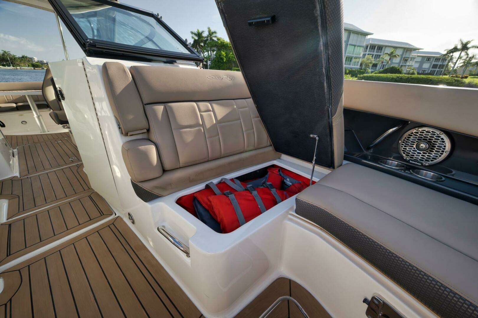 2016 Sea Ray 350 SLX - Image 11