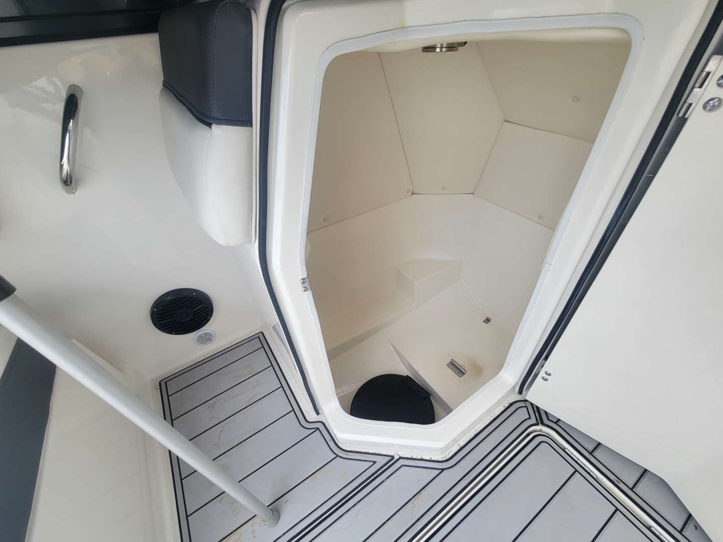 2023 Bayliner DX 2200 - Image 9