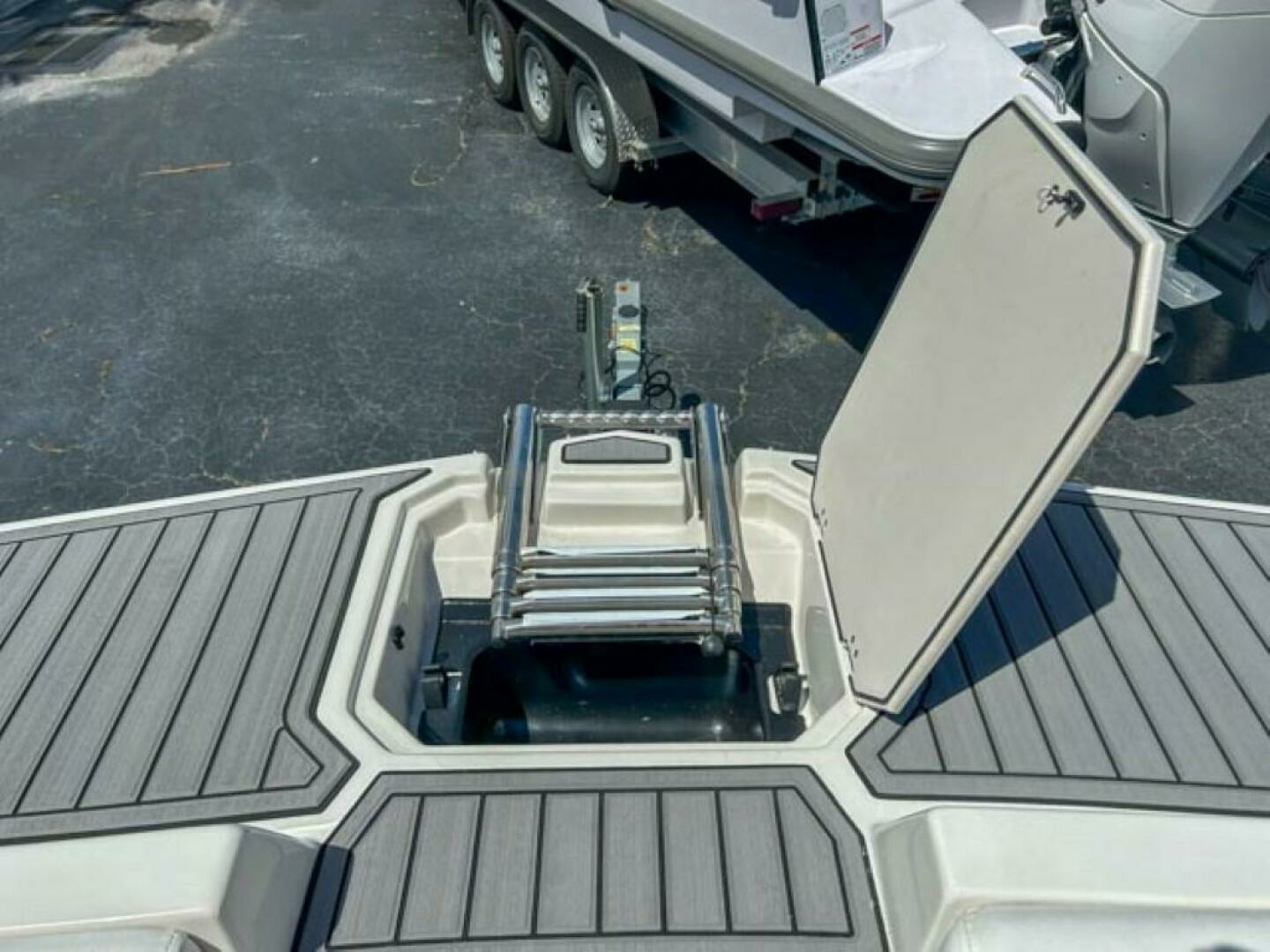 2024 Starcraft SVX 231 OB DH - Image 3