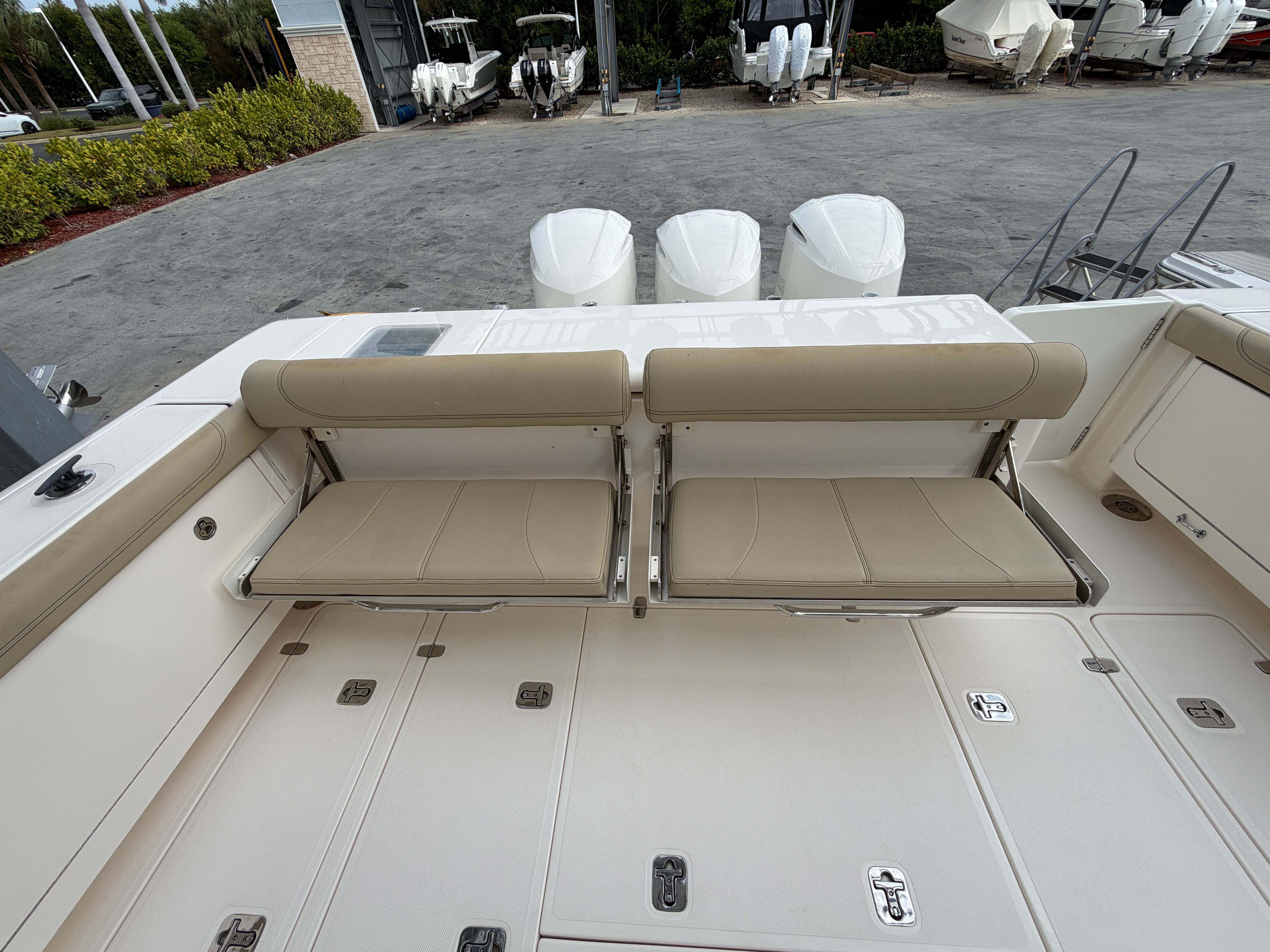 2017 Pursuit OS 385 Offshore - 18