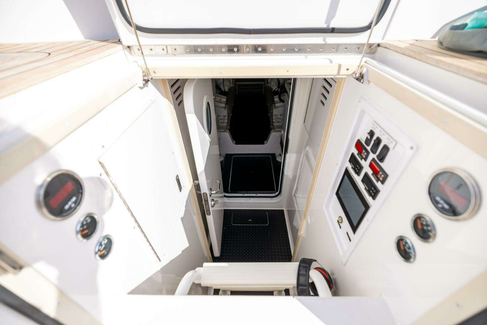 2011 Viking 70 Convertible - Image 62