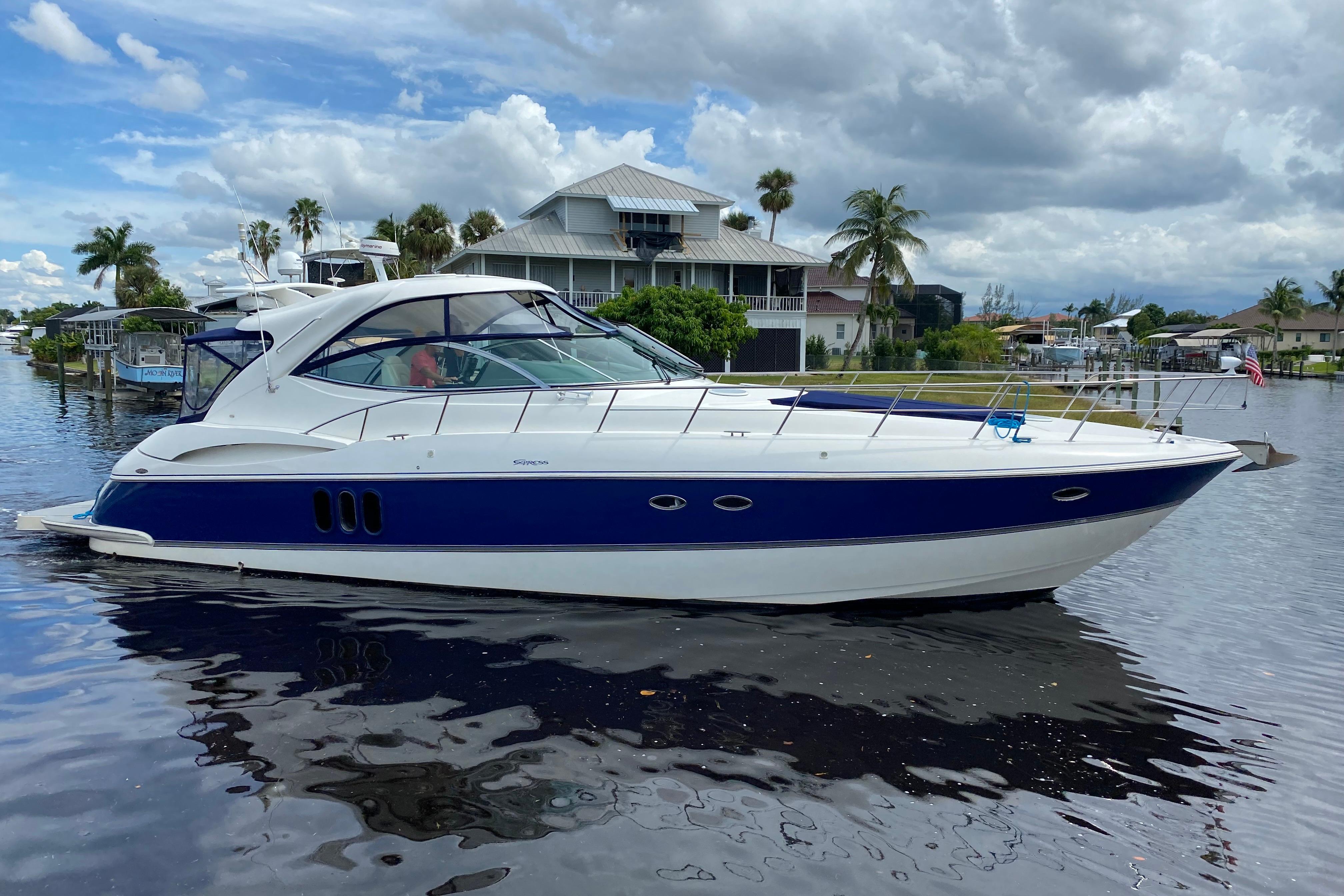 2006 Cruisers Yachts 520 Express