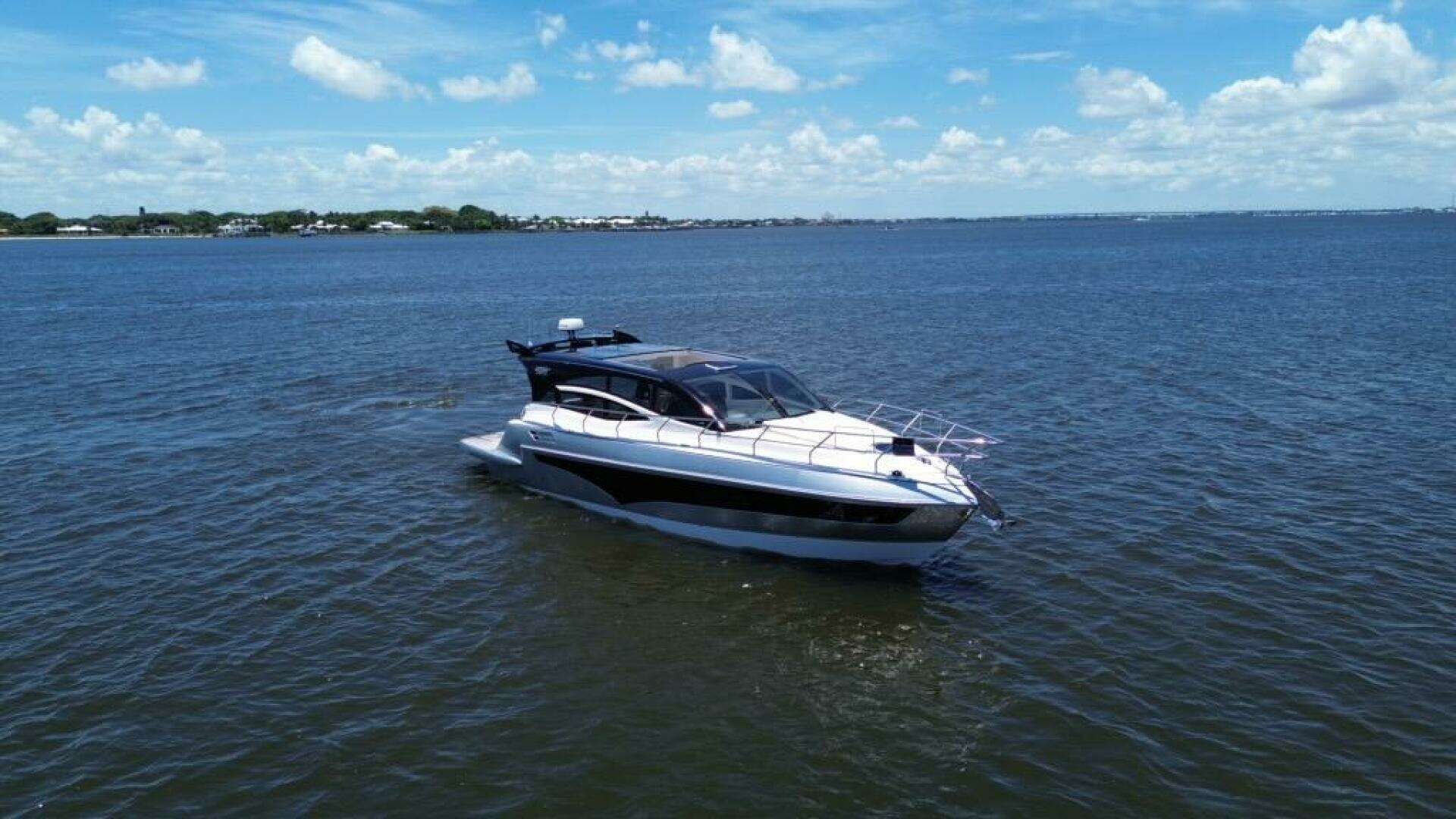 2025 Real 40 HT Luxury - Image 4