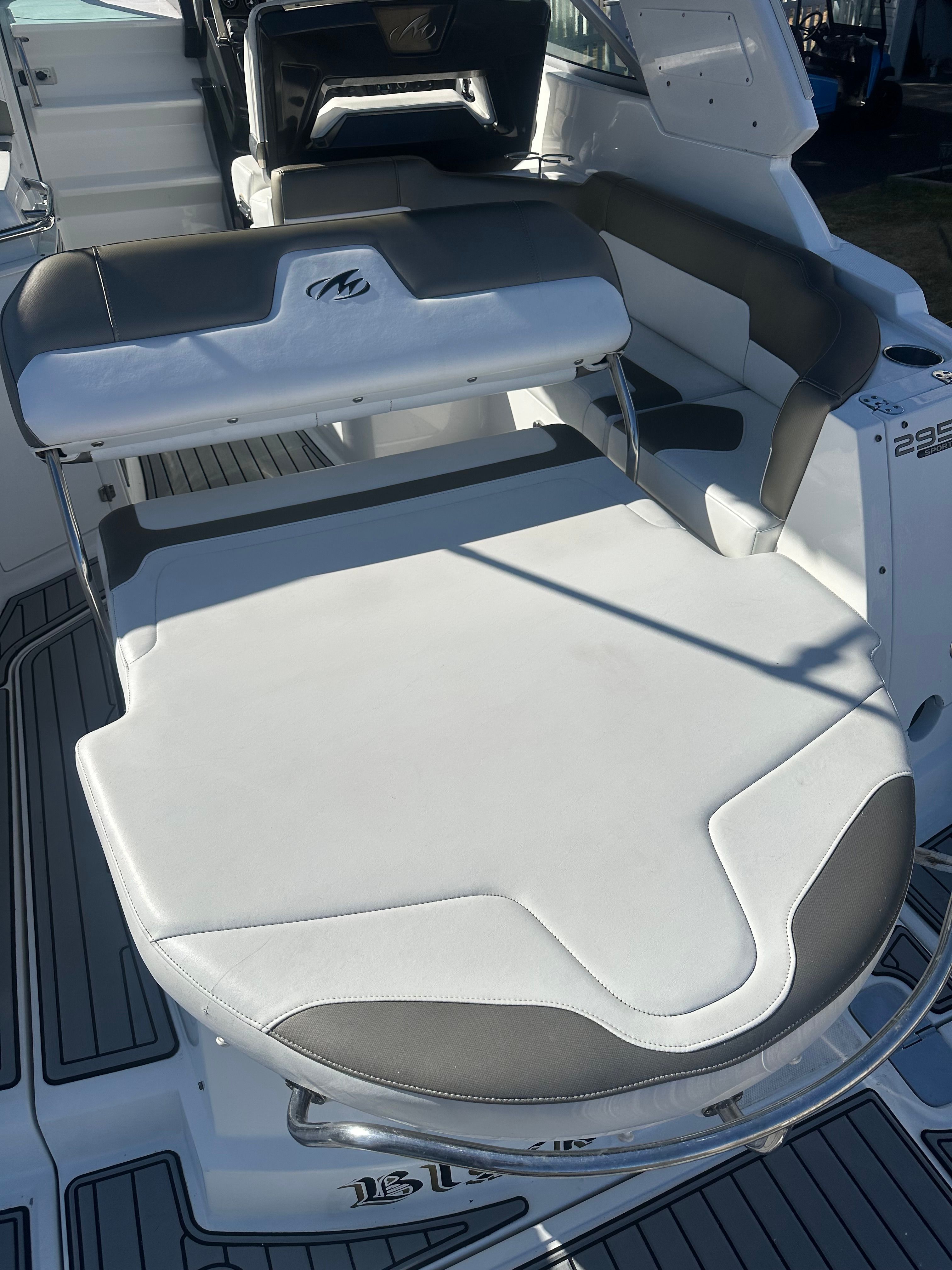 2019 Monterey 295 Sport Yacht - 13