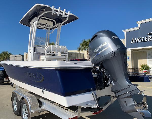 2024 Robalo 226 Cayman boat with Yamaha 200 engine at Angler's Marine.