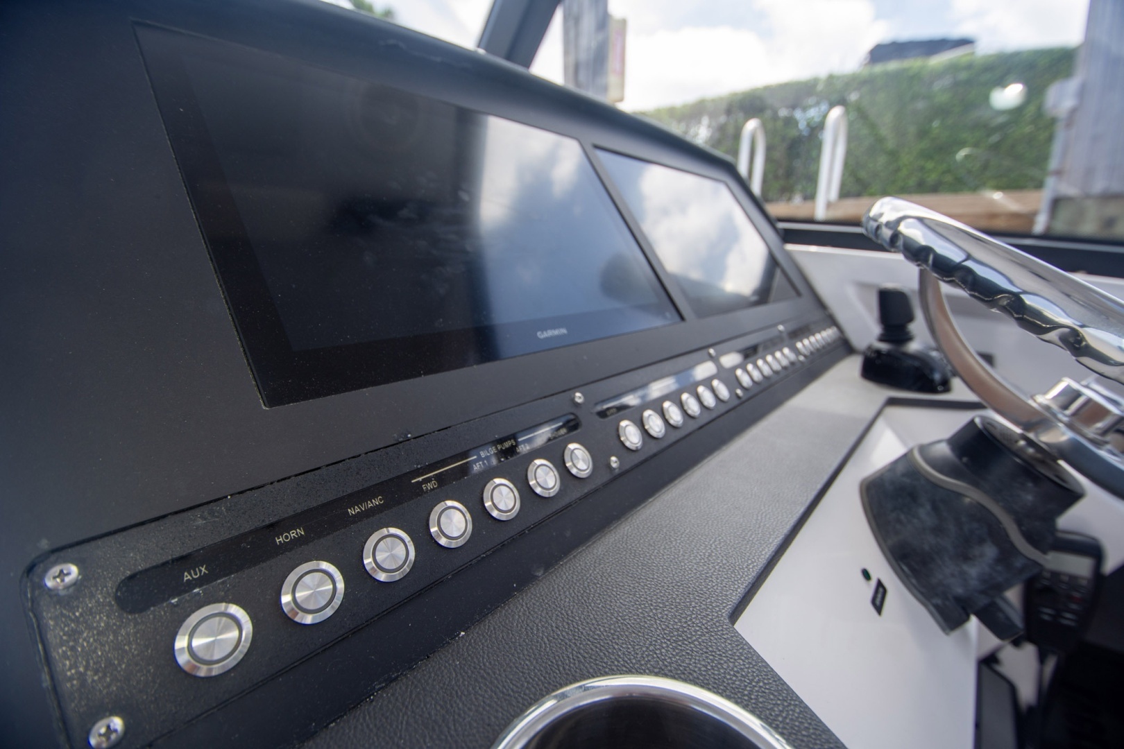 2019 Everglades 340 Dual Console - Image 35