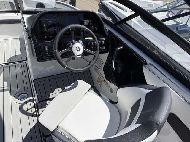 2026 Yamaha Boats 195S - 15
