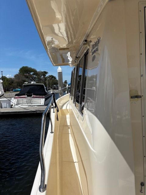2005 Mainship 400 Trawler - 34