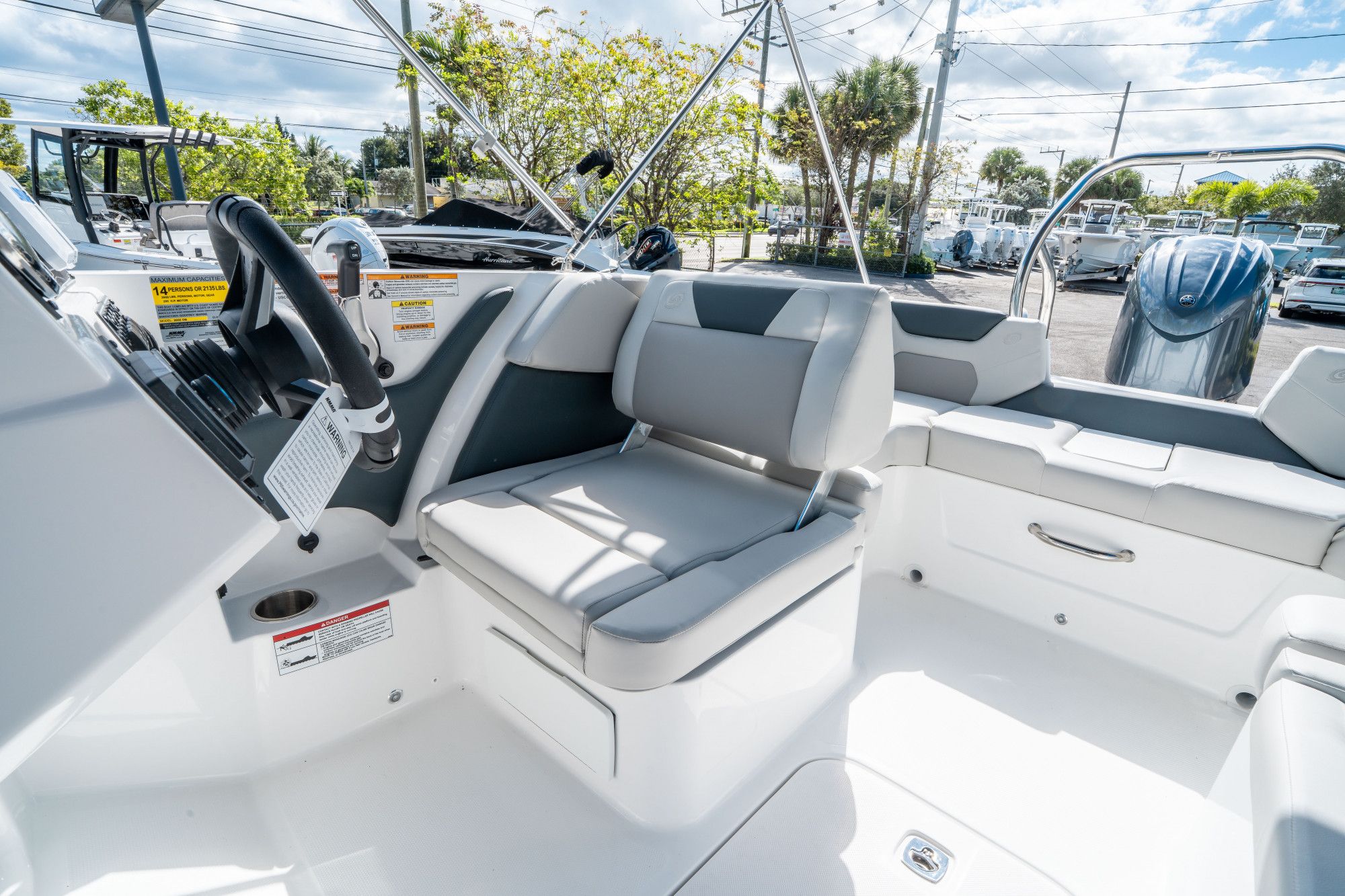 2026 Hurricane SunDeck 2050 OB - 15