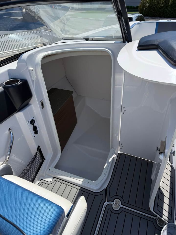 2019 Scarab 255 ID - 8