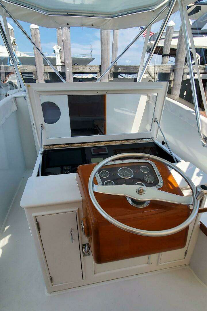 1985 Rybovich 32 Express Walkaround Sportfish - Image 15