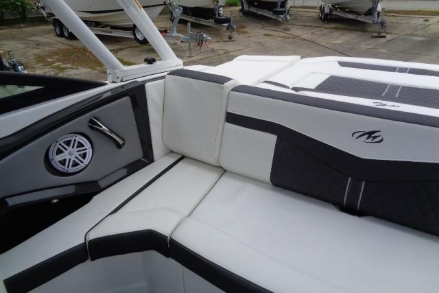 2019 Monterey 218SS Super Sport boat interior with white and black seating.