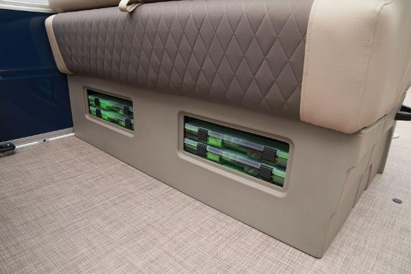 Manufacturer Provided Image: Sun Tracker Fishin' Barge 20 DLX