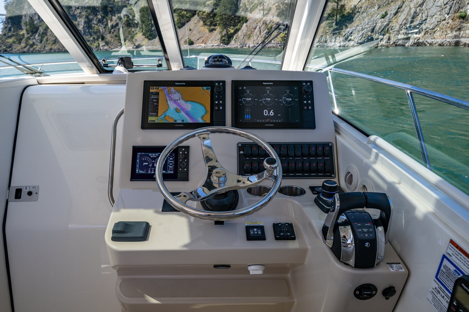 2019 Boston Whaler 345 Conquest - Image 12