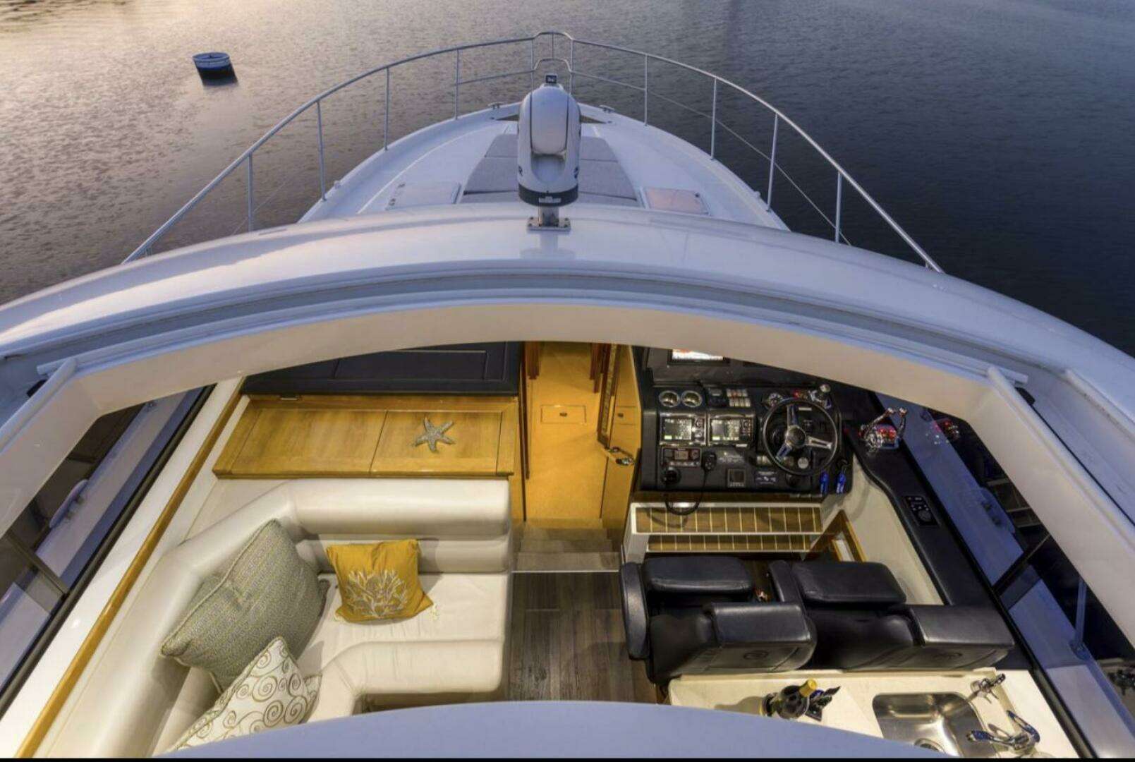 2016 Riviera 5000 Sport Yacht - Image 14