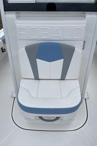 2026 Robalo 246 Cayman boat seat with blue and gray accents.