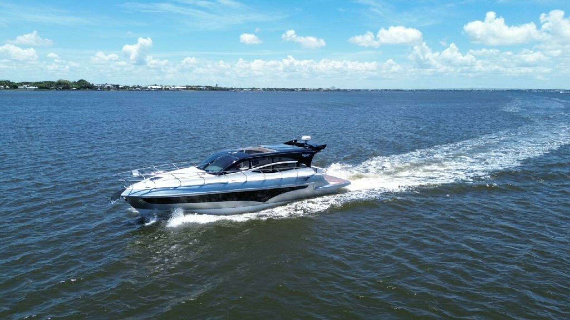 2025 Real 40 HT Luxury - Image 14