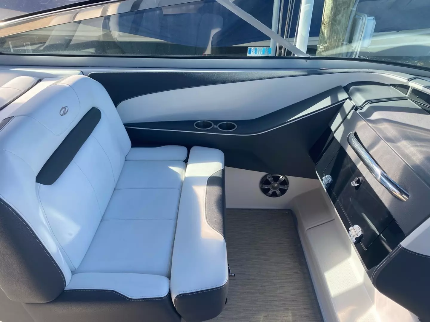 2016 Regal 3200 Bowrider - Image 10