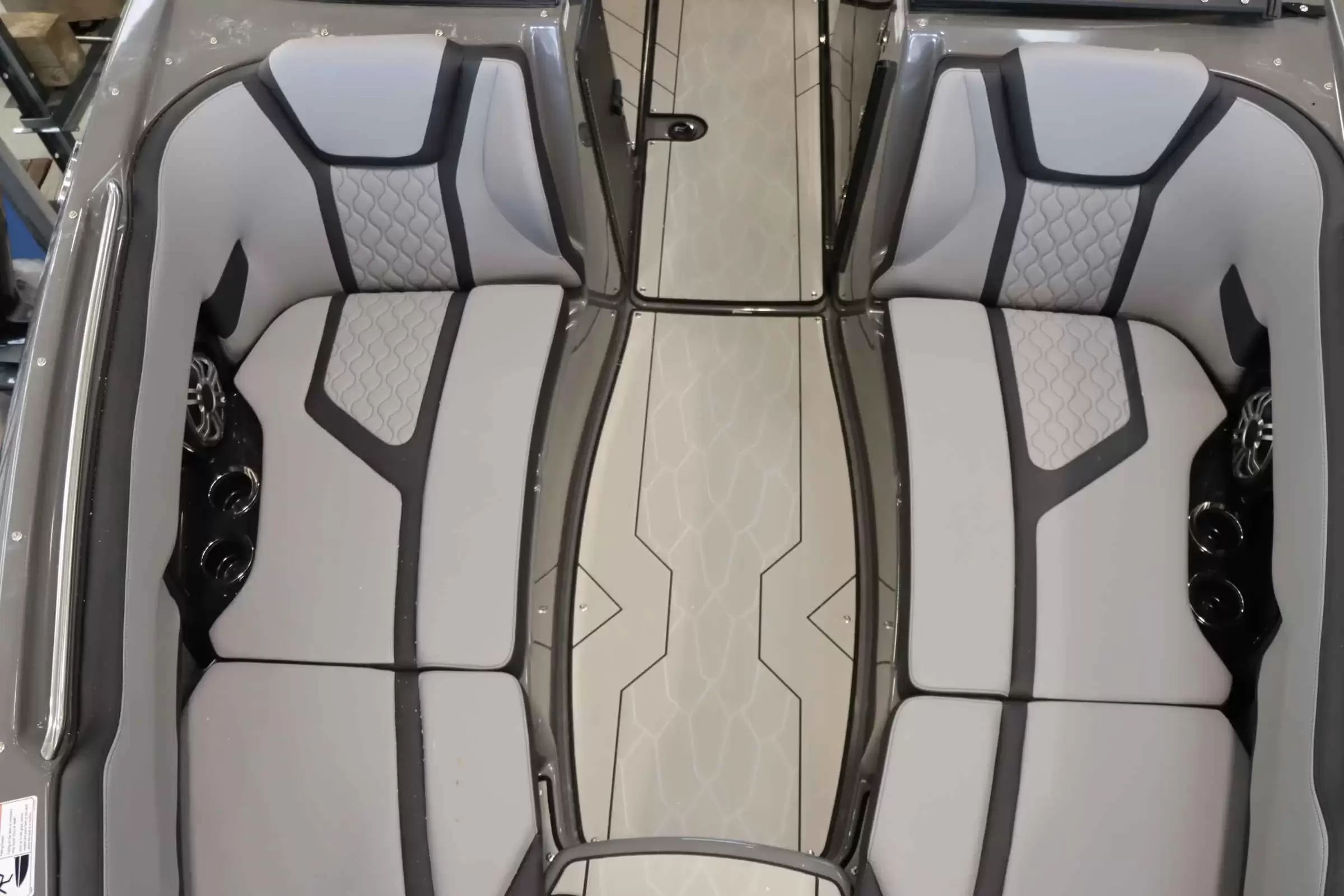 2025 Yamaha Boats 255XE - 13