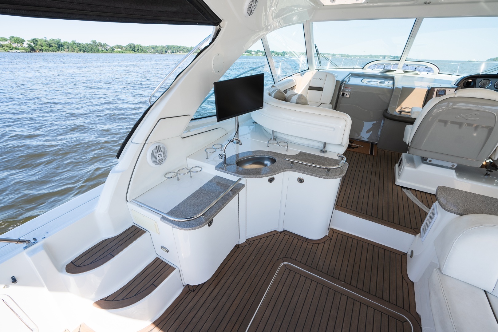 2005 Sea Ray 480 Motor Yacht - Image 20