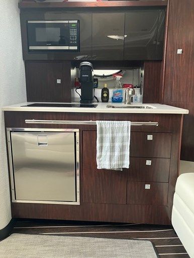 2019 Monterey 335 Sport Yacht - 8