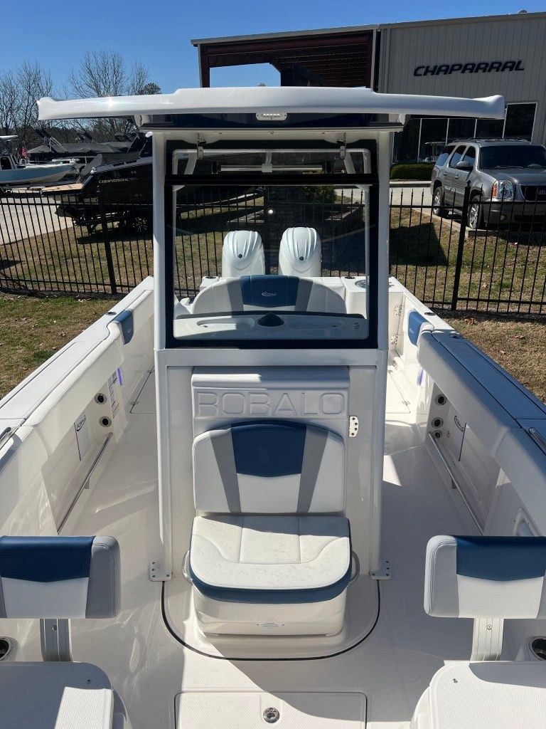 2025 Robalo 250 Center Console - 15