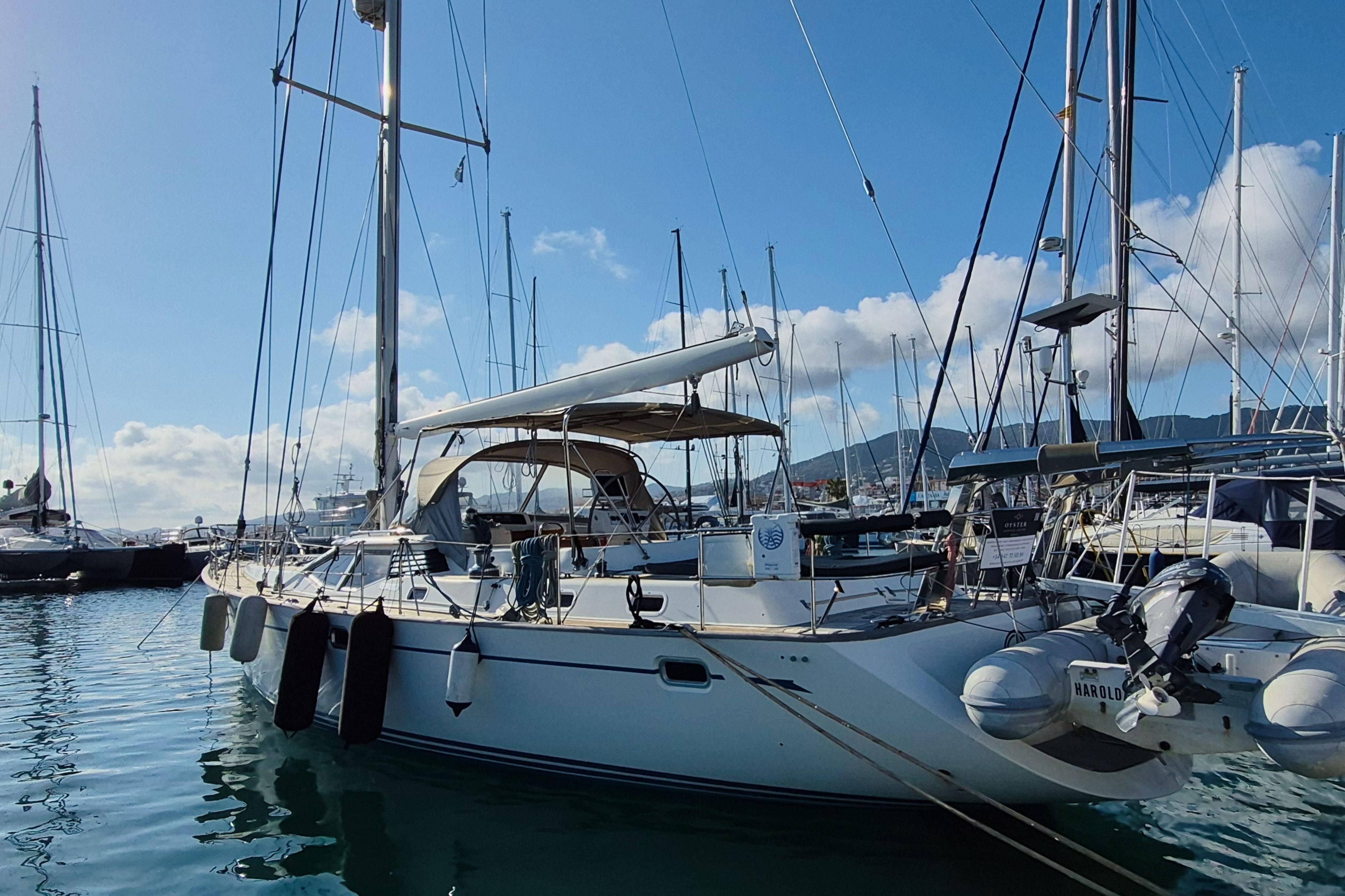 1999 Oyster 56 Deck Saloon