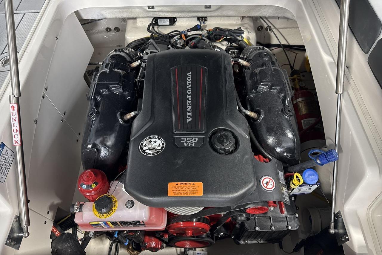 Engine compartment of a Chaparral SSX 4 with a Volvo Penta 350 V8 engine.