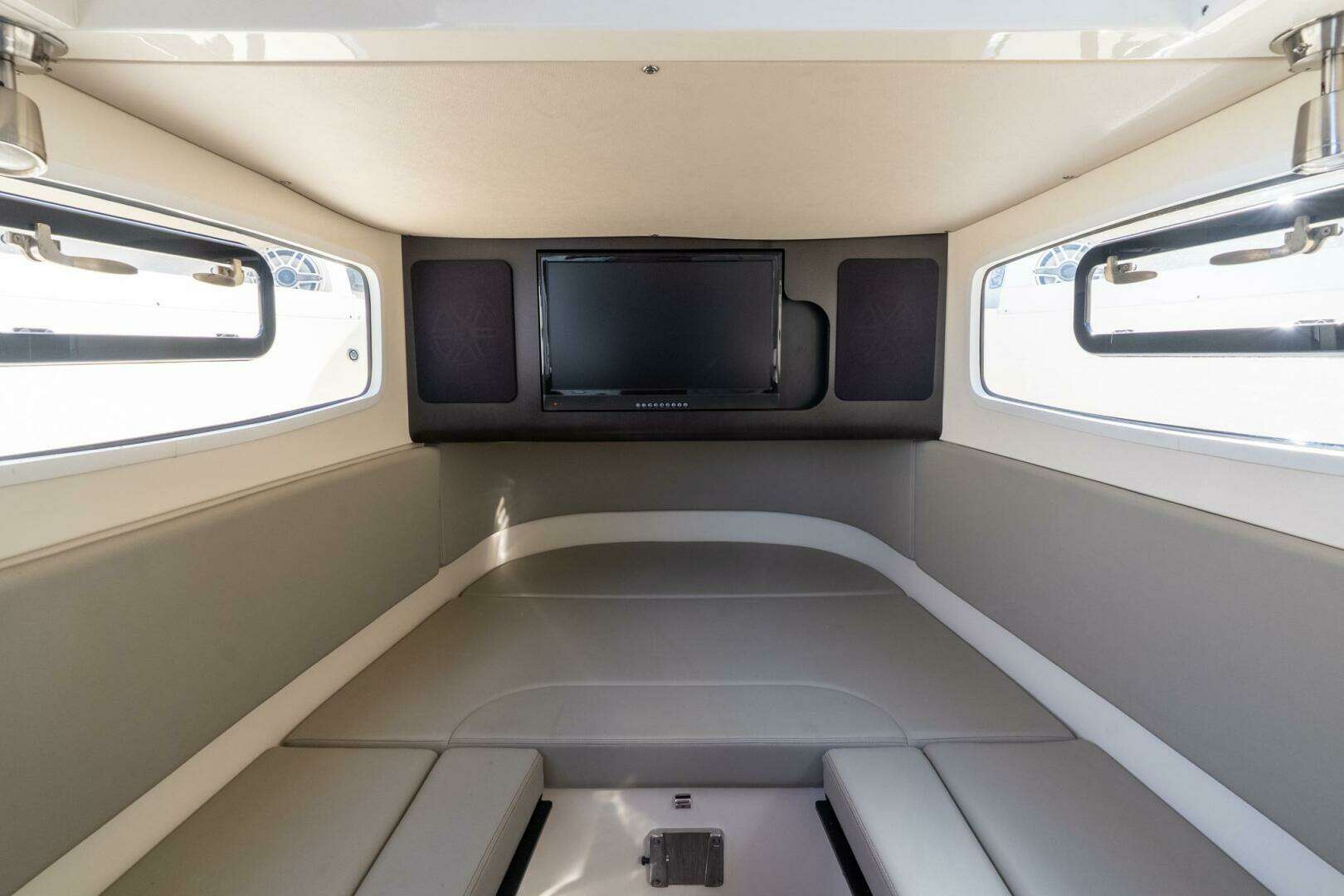 2023 Scout 355 LXF - Image 23