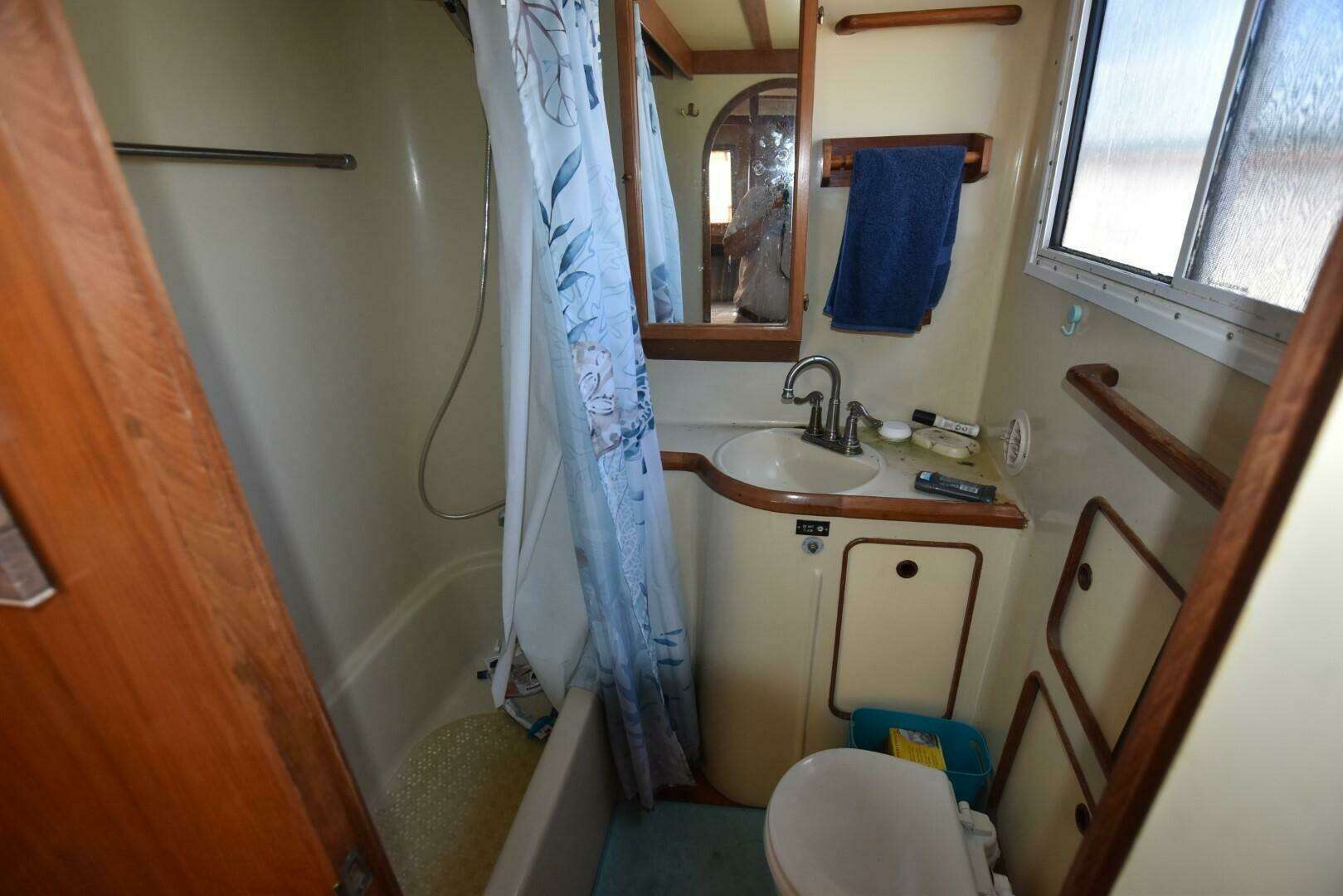 1985 Albin 43 Double Cabin - Image 21