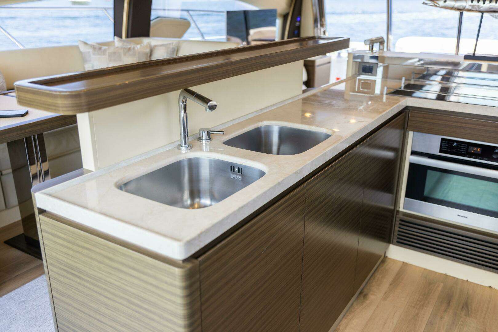 2015 Azimut 64 Flybridge - Image 7