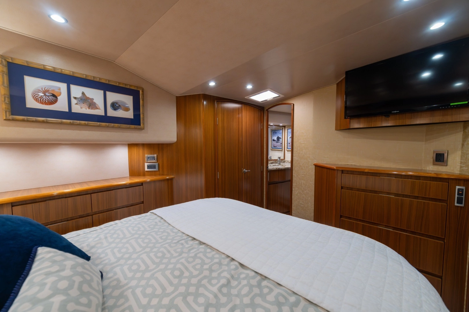 2012 Viking 60 Convertible - Image 55