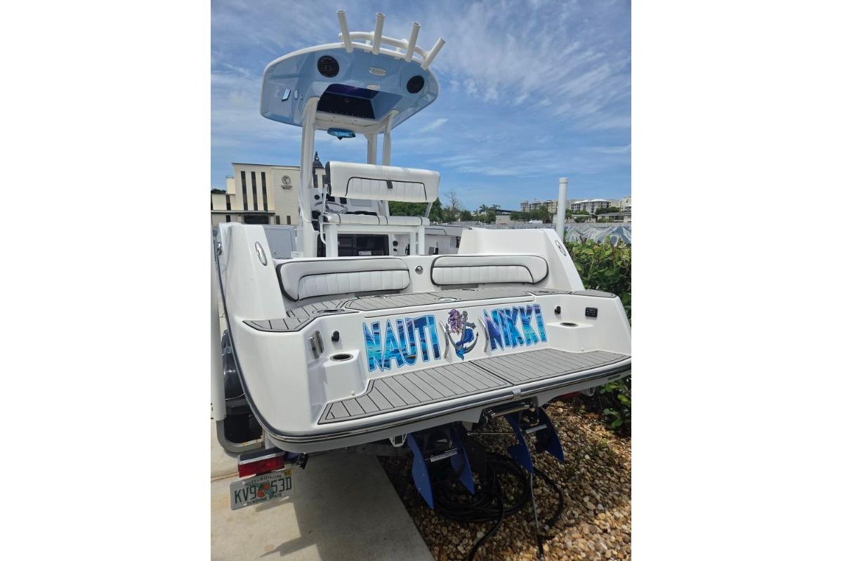2024 Yamaha Boats 222 FSH Sport E, rear view, docked under clear sky.