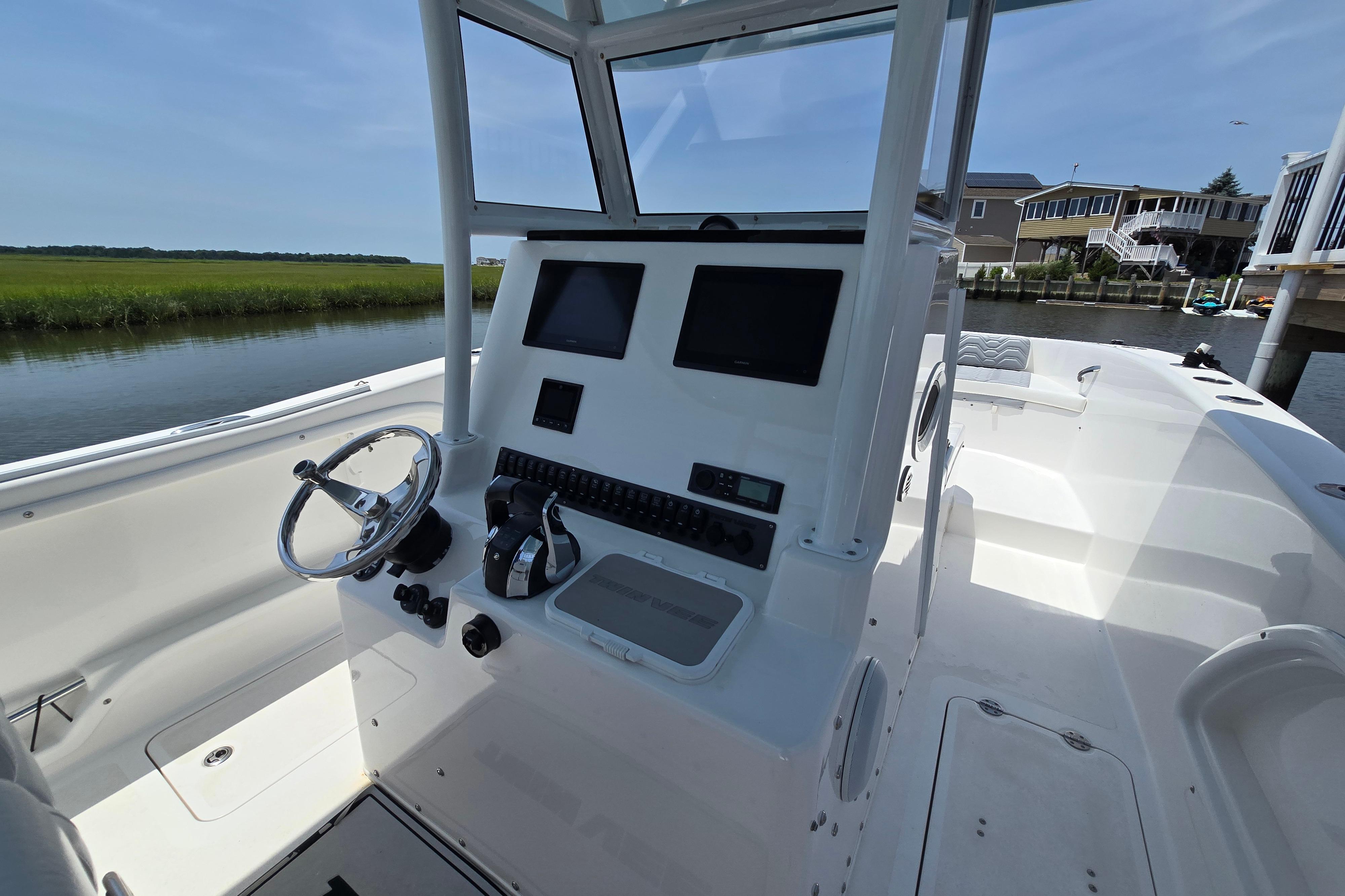 2021 Twin Vee 280 GFX CC boat interior with steering console and navigation screens.