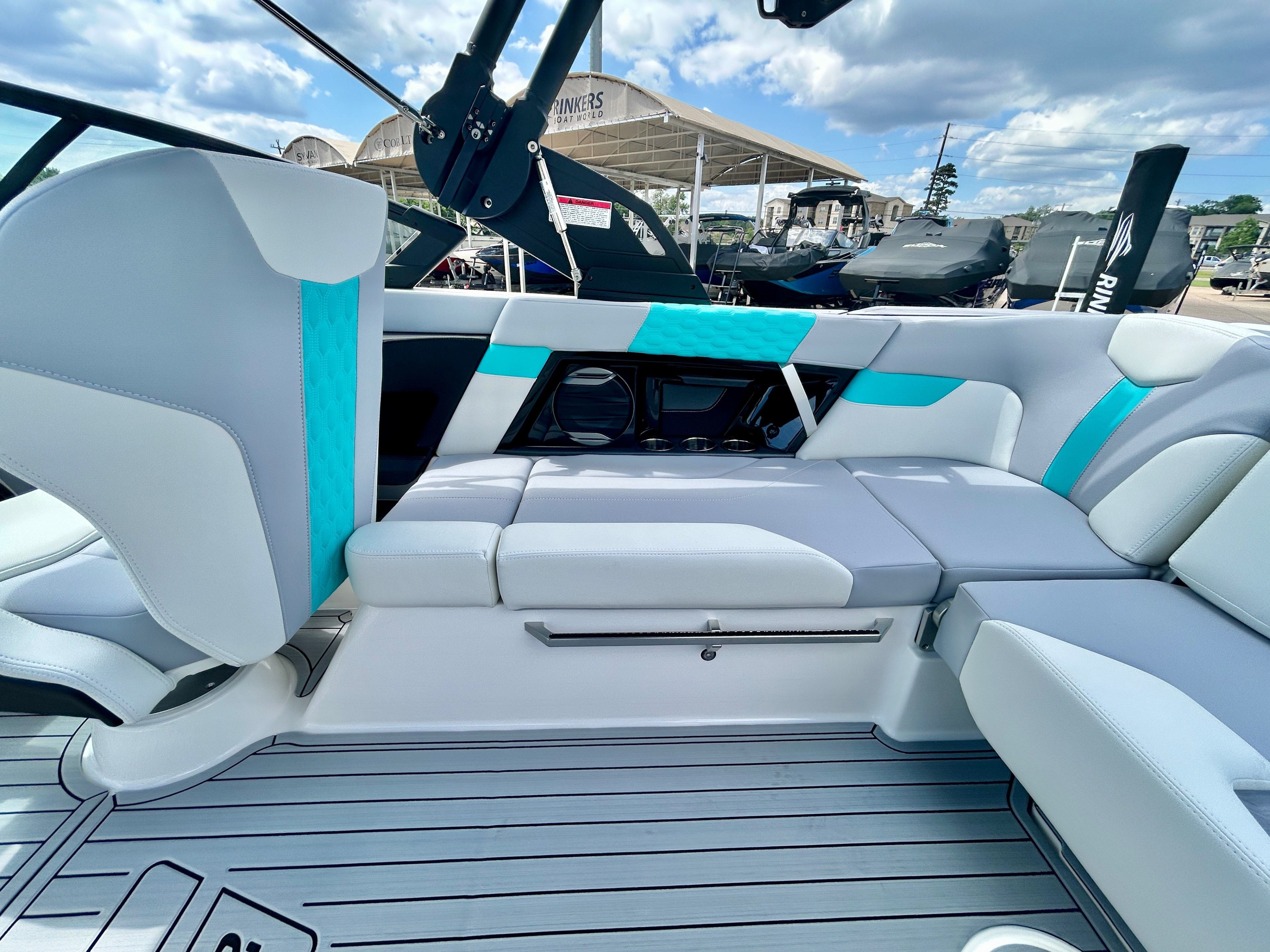 2026 MasterCraft XT22 - 44