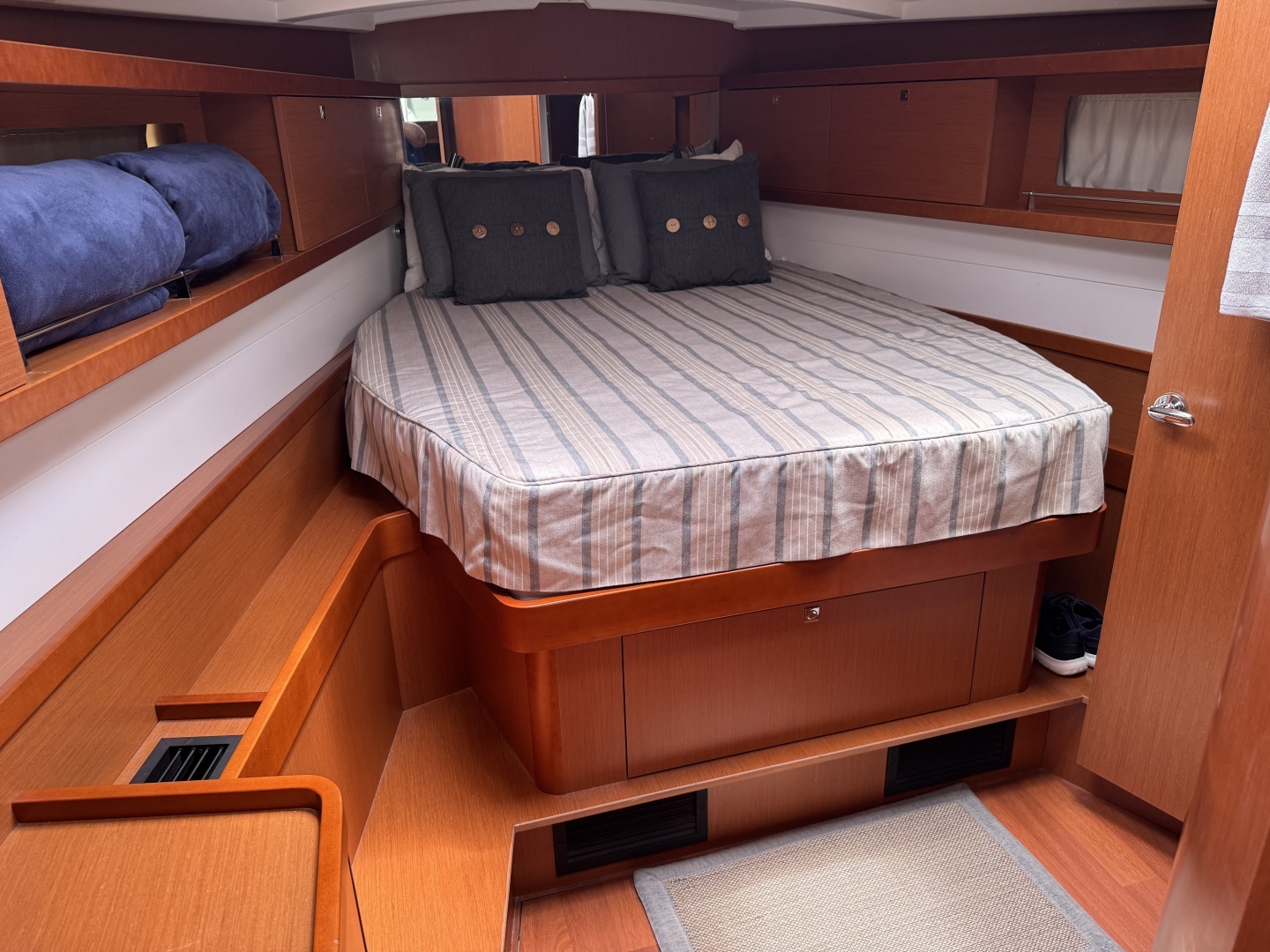 2017 Beneteau Oceanis 45 - Image 59